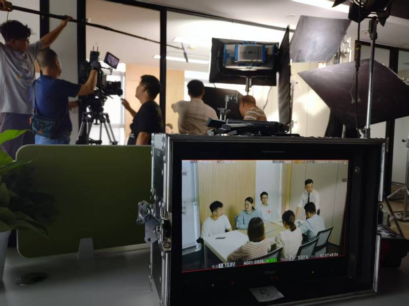 福贡县TVC拍摄公司：科技产品视觉化大师，诠释未来感与功能美学